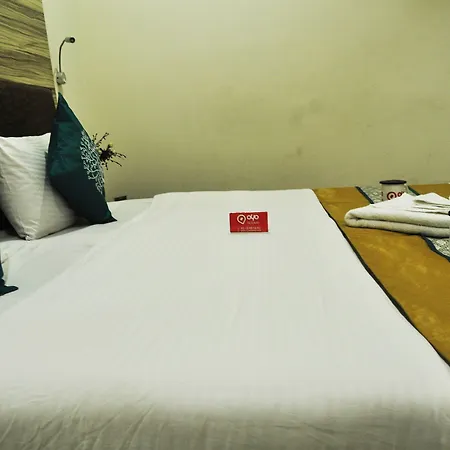 Oyo Premium Laxmi Nagar Hotel